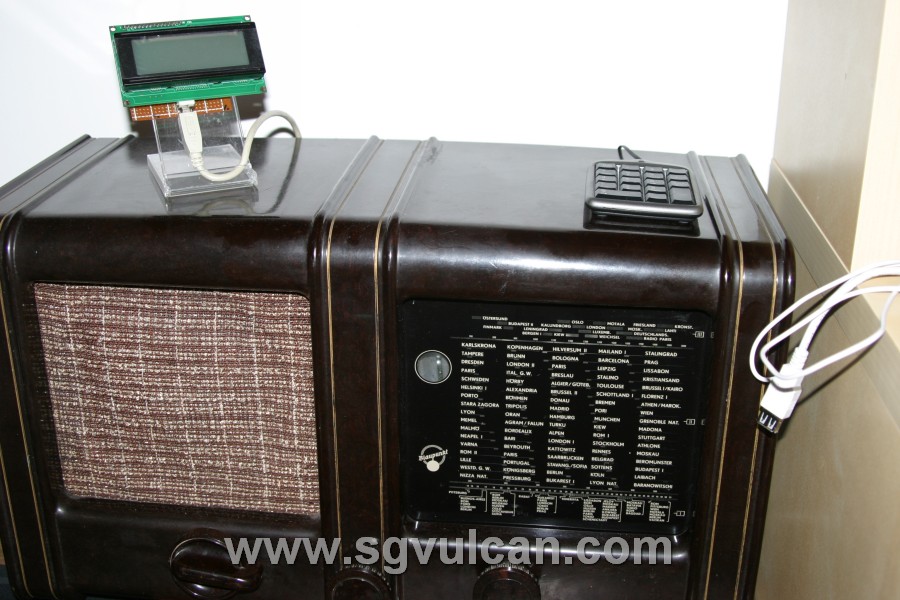 Linux internet radio inside a vintage Blaupunkt radio case